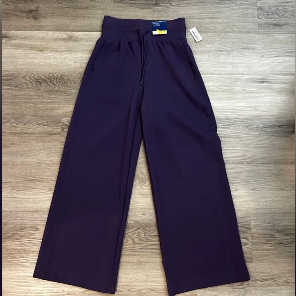 Old Navy Lounge set: Wide leg sweat pants and sports bra - Picture 2 of 8